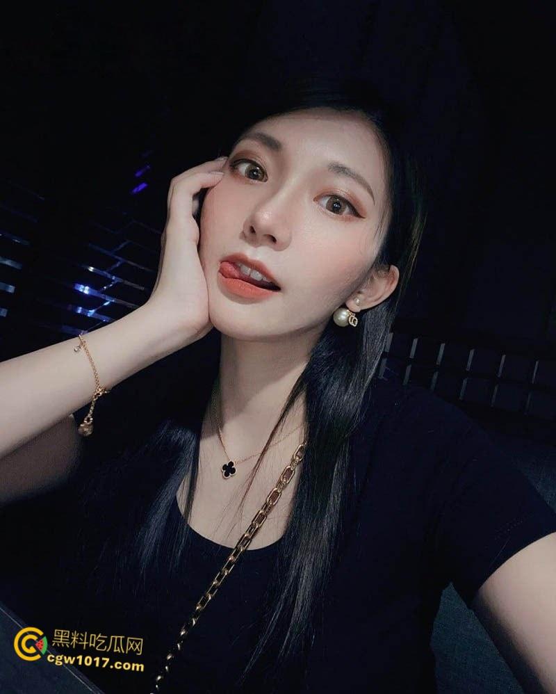 哈尔滨小母狗【黄诗涵】,穿着情趣黑丝露脸口交,抠逼舔穴满脸享受,高潮失禁潮喷不断,淫叫声超动听!-2