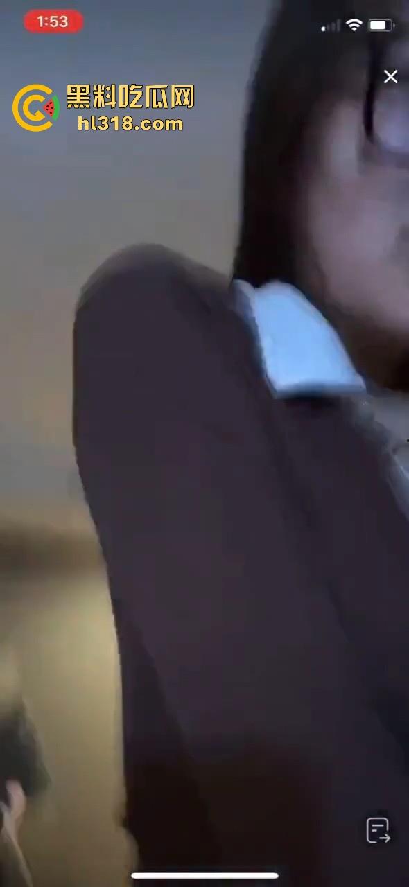 抖音小网红【刘Real.】跟榜一大哥直播做爱,女主播完美露脸玩女上骑乘位,还是榜一大哥厉害!-4