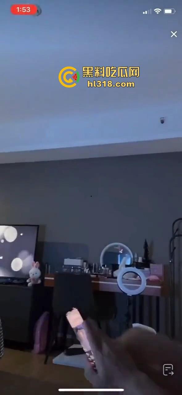 抖音小网红【刘Real.】跟榜一大哥直播做爱,女主播完美露脸玩女上骑乘位,还是榜一大哥厉害!-8