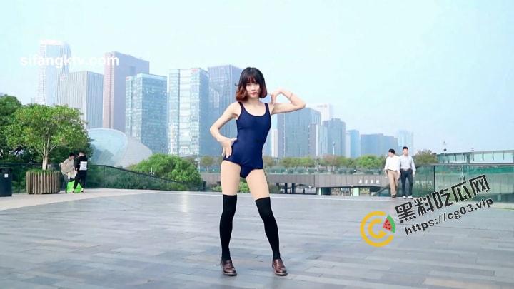 B站【热香槟】高价定制 露脸裸舞视频  和发在B站穿衣版   形成反差对比-2