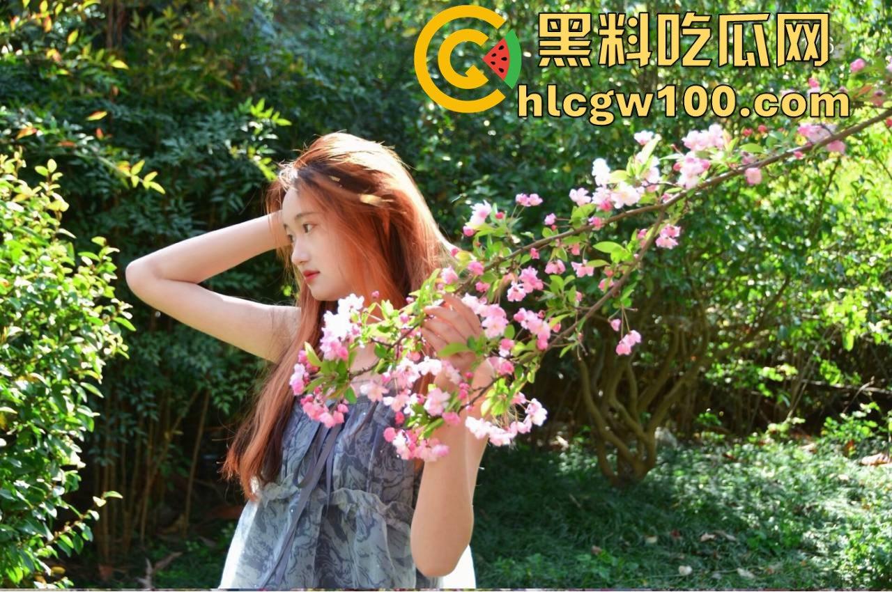 西安交通大学大四学姐【钟珂怡】私密视频泄露,网上裸聊自慰极品骚货饥渴难耐。-1