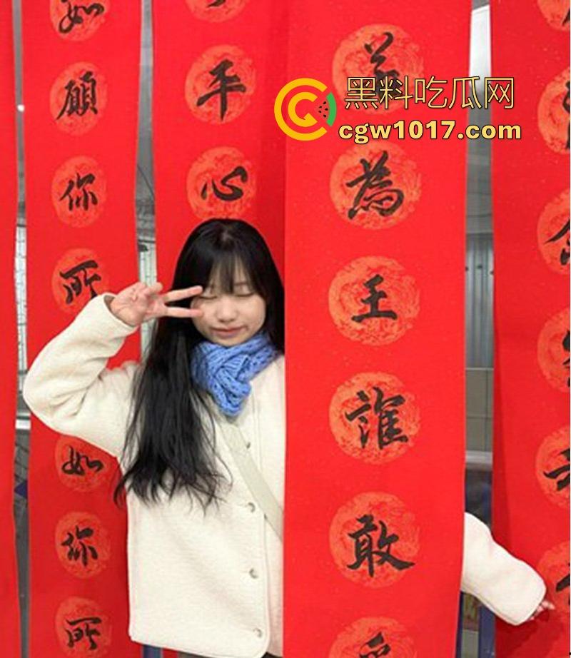 广州大学可爱学妹【李怡君】反差眼镜妹身穿诱惑女仆装,电动玩具猛桶紧致蜜穴,后入爆操颜射满面 !-4