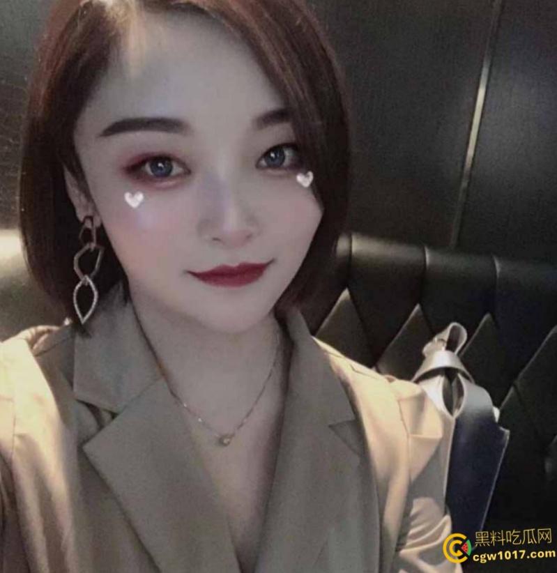 海南大学学妹【赵静怡】,被金主包养视频流出,穿着连体黑丝被金主按住头操嘴,极品翘臀后入打桩猛草 !-2