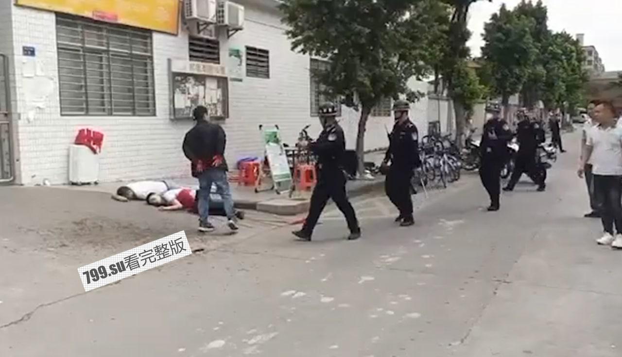 东莞 长安镇上角社区 猛男遇到黑主管 1 杀 4 现场视频曝光-8