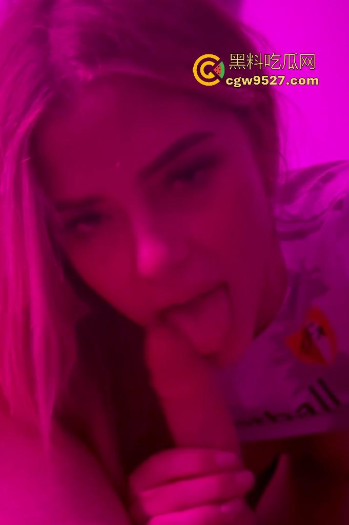 澳大利亚主播【Utahjaz】，白天骑男友大屌，屁眼被扣，夜间粉灯下吞鸡，只是这奶子不用来乳交可惜了！-8