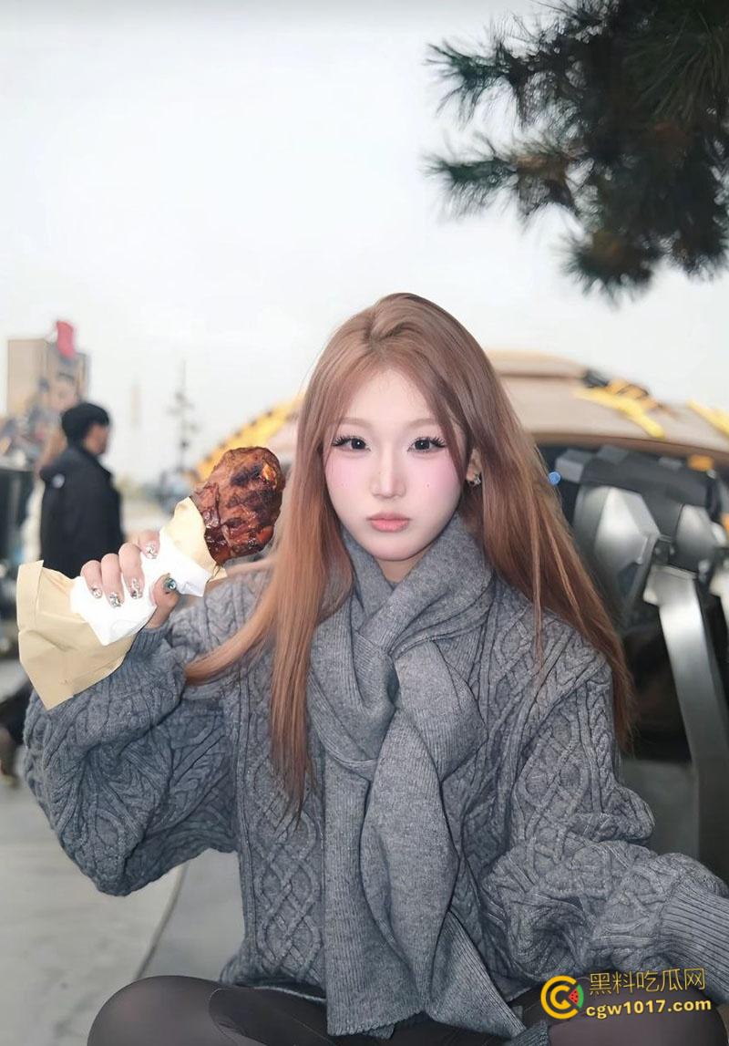 河北高颜值御姐【张舒怡】,细腰长腿前凸后翘,特爱口交深喉,车内楼梯间沙发到处开舔,到处都是战场 !-1