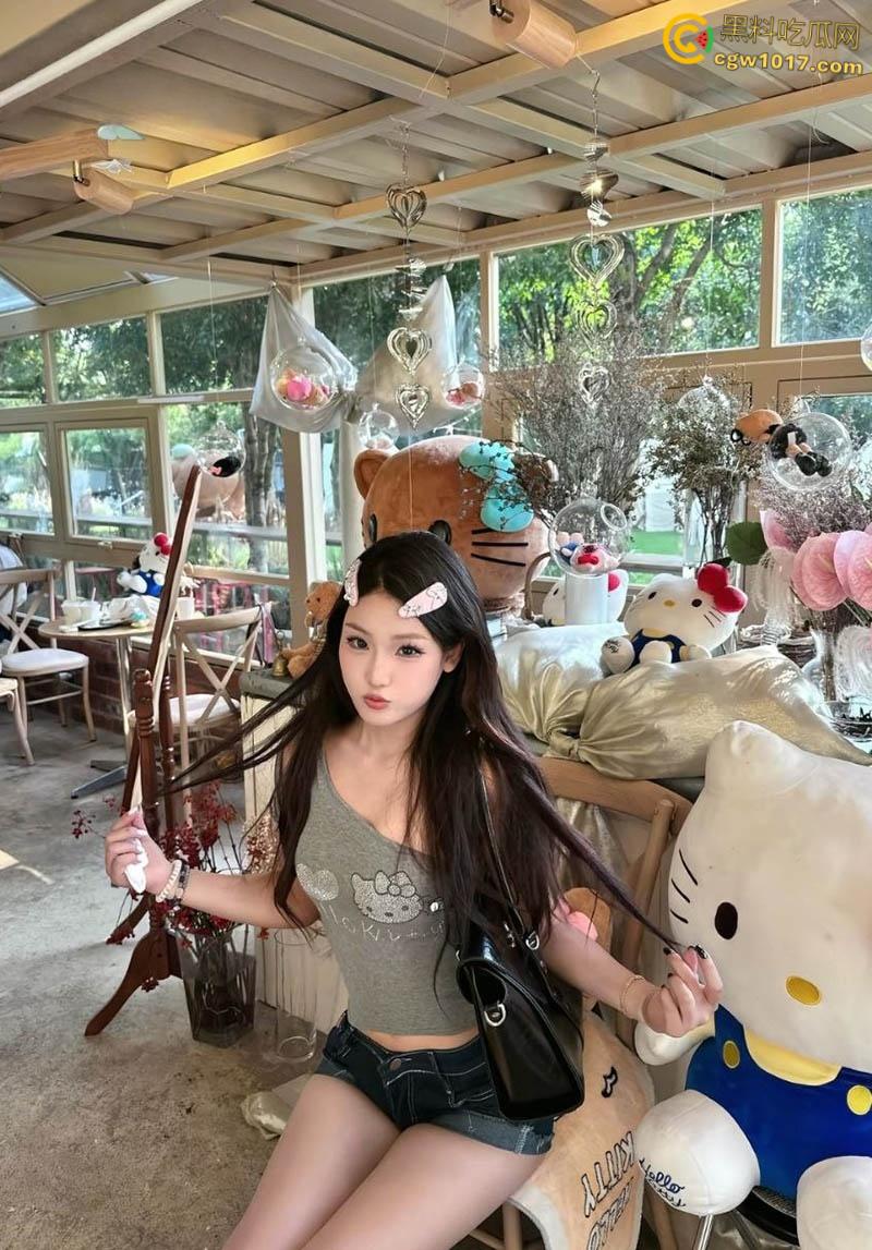 河北高颜值御姐【张舒怡】,细腰长腿前凸后翘,特爱口交深喉,车内楼梯间沙发到处开舔,到处都是战场 !-2