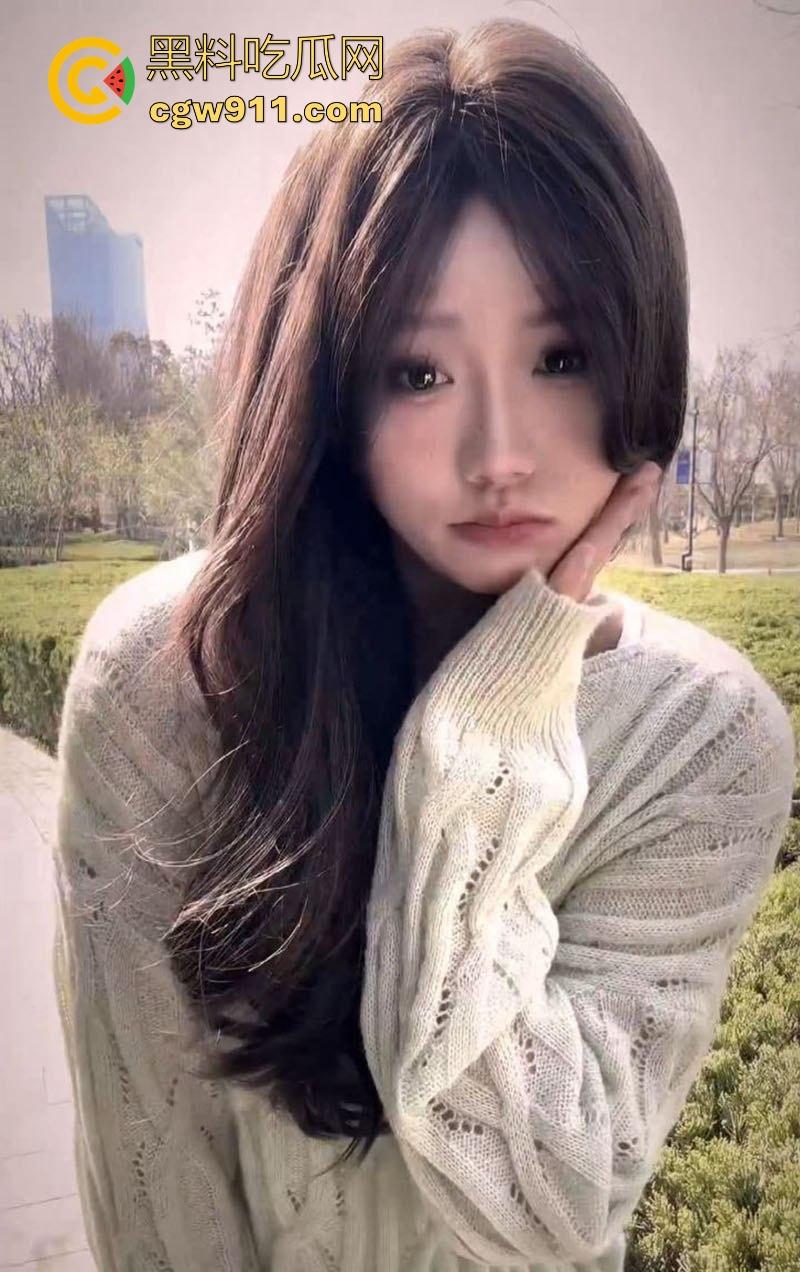 重庆大学高颜值校园女神【卢晓楠】性爱视频曝光,露脸口交一脸淫靡,户外刺激口交,黑丝美腿无套爆操爽翻天!-2