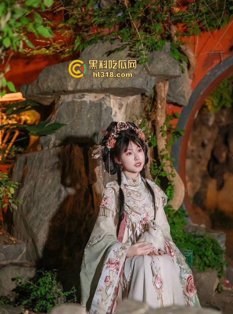 宁波大学【李鸣鸣】文艺眼镜妹揉穴自慰,反差蝴蝶逼惊喜见人,甜美呻吟诱惑无比,裸聊视频被曝光!-3