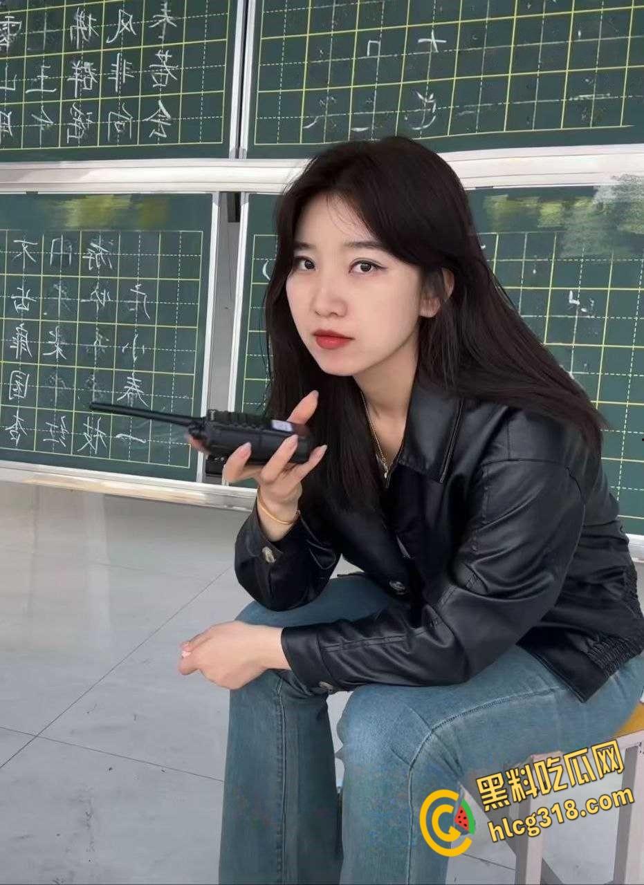 小学语文女老师【左茜】，被男友玩腻后曝出女老师，如此清纯在别人胯下竟是一条母狗！-1