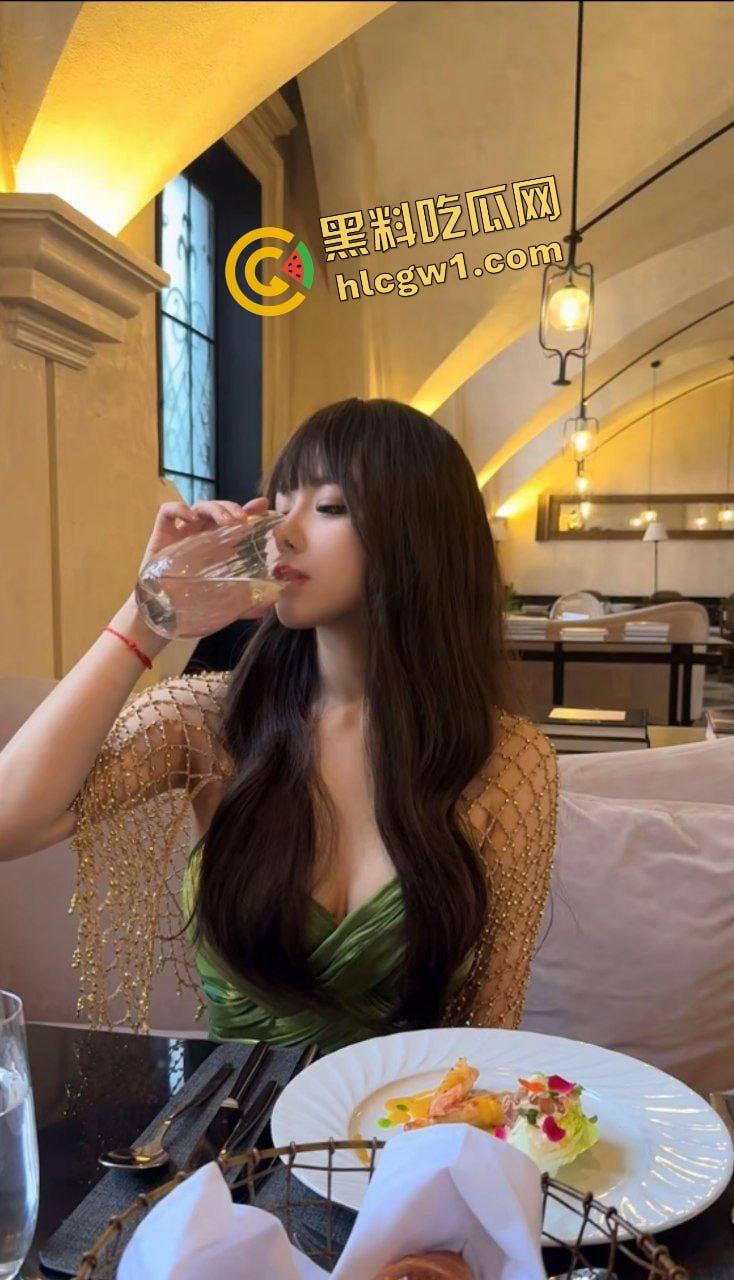 抖音少妇大雷E乳骚货『小野没有猫』韵味十足炮架 同大哥一起浪 捏奶猛怼 独家曝光!-4