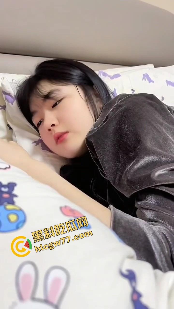 足控晚癌晚期患者现场发疯,明明有骚逼不草,非要拿脚打胶,精液都委屈!-4