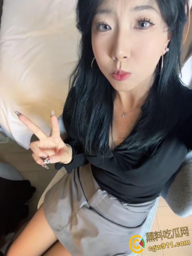 山西临汾微胖学妹【徐淼淼】，与男友酒店镜前后入自拍，极品翘臀后入爆操，白嫩巨乳晃动不止！-1