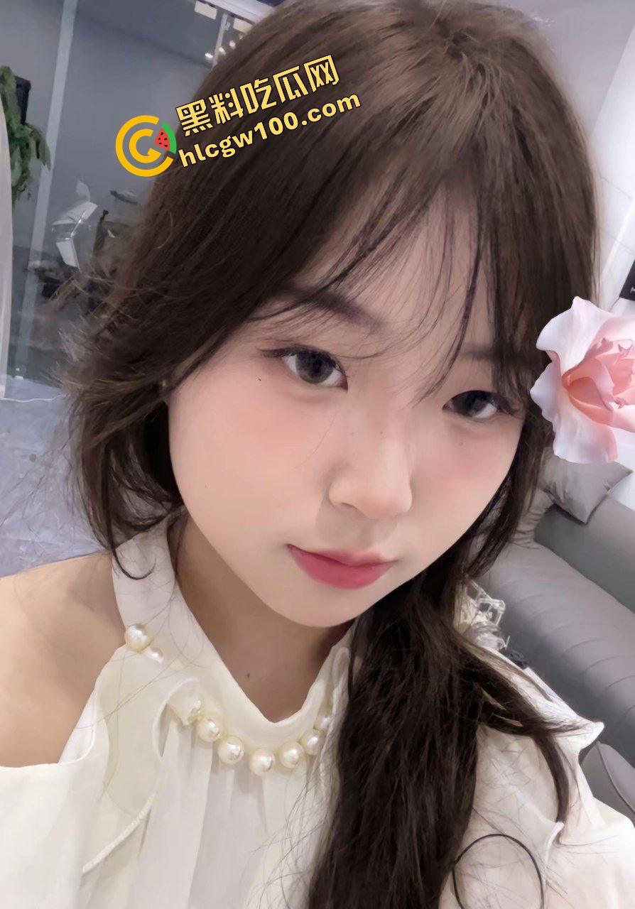 上海电影艺术清纯嫩妹反差婊【赵雪】诱惑身材玩全裸自拍，酒店被操猛怼骚逼翘臀！独家曝光流出！-2