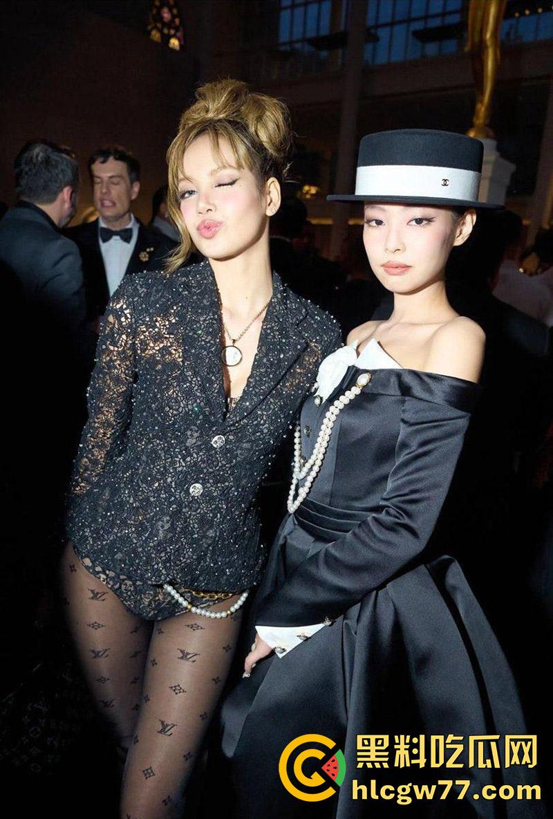 Lisa又来作妖了,穿LV定制蕾丝透视三角裤,赤裸肥臀征战MetGala红毯,真是越作越疯了!-1