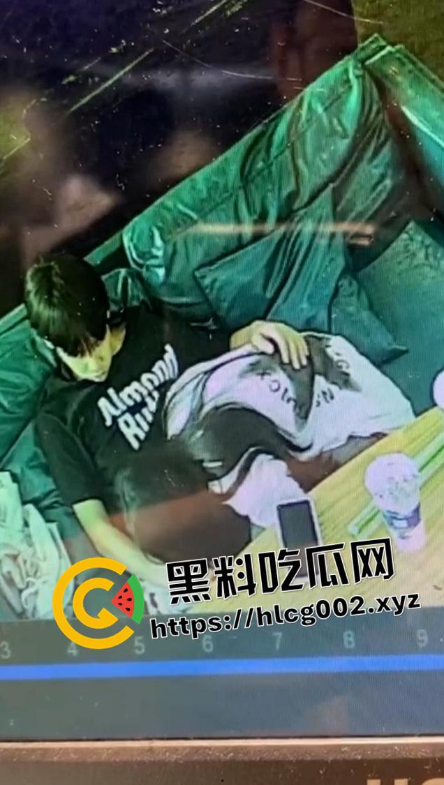 广西玉林仙尼奶茶店口交 初级中学【孙晓慧】在校高冷女神 在外反差风骚当众口交-6