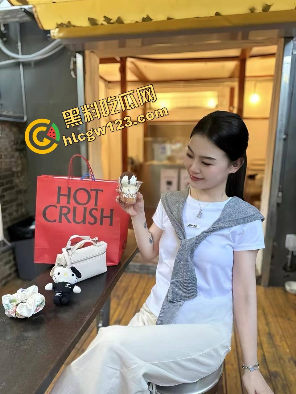 青岛女神【吴雯】表面名媛,私下跪舔金主深喉泪崩,她的喉咙比逼还紧,跪舔的模样比站着还贱!-3