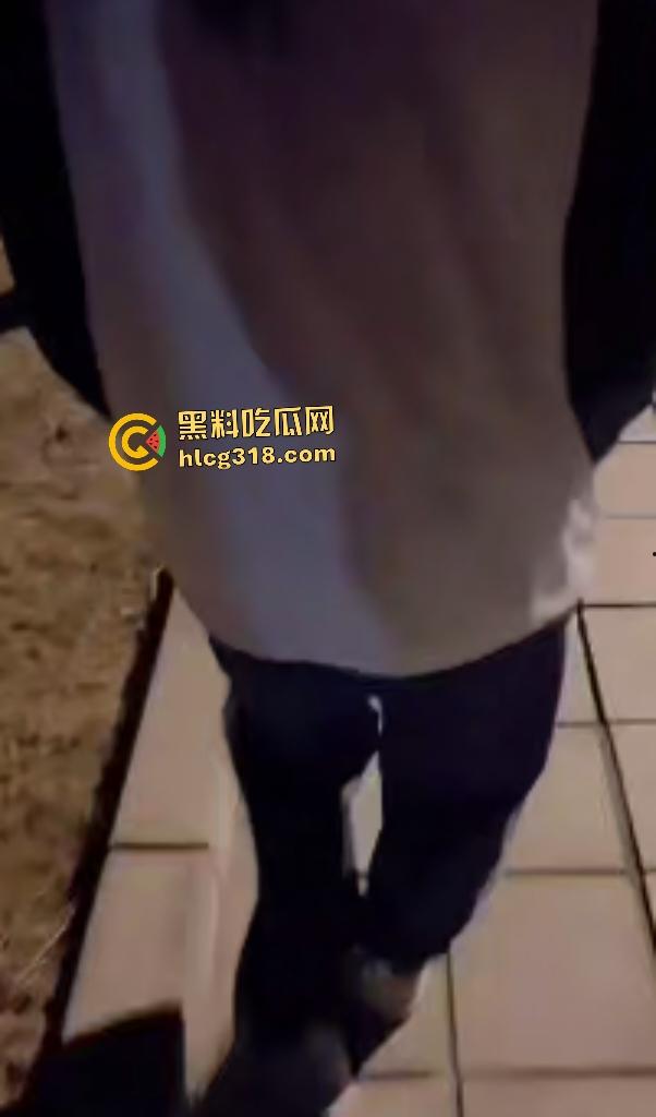 海角大神迷恋晓彤表妹,厕所脱校服强操内射白虎,后入式单手控球谁知却是D罩杯!-1