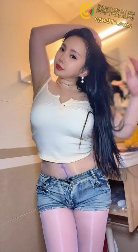 抖音巨乳网红【肉咪】,榜一金主定制视频,人妻感少妇劲爆骚舞,爆乳抠逼自慰反差至极 !-5