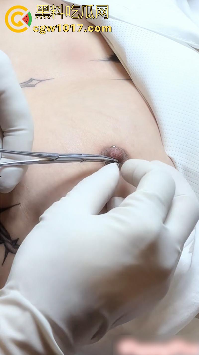 主人的新任务,反差黄毛精神小妹【puppy】,为讨好主人给奶头扎穿孔,安装乳钉撕心尖叫,玩的真野性啊!-6