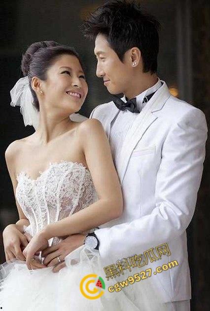 明星也淫乱!香港功夫巨星【洪金宝】儿媳【周家蔚】群交视频大曝光,1女V多男,画面真刺激-1