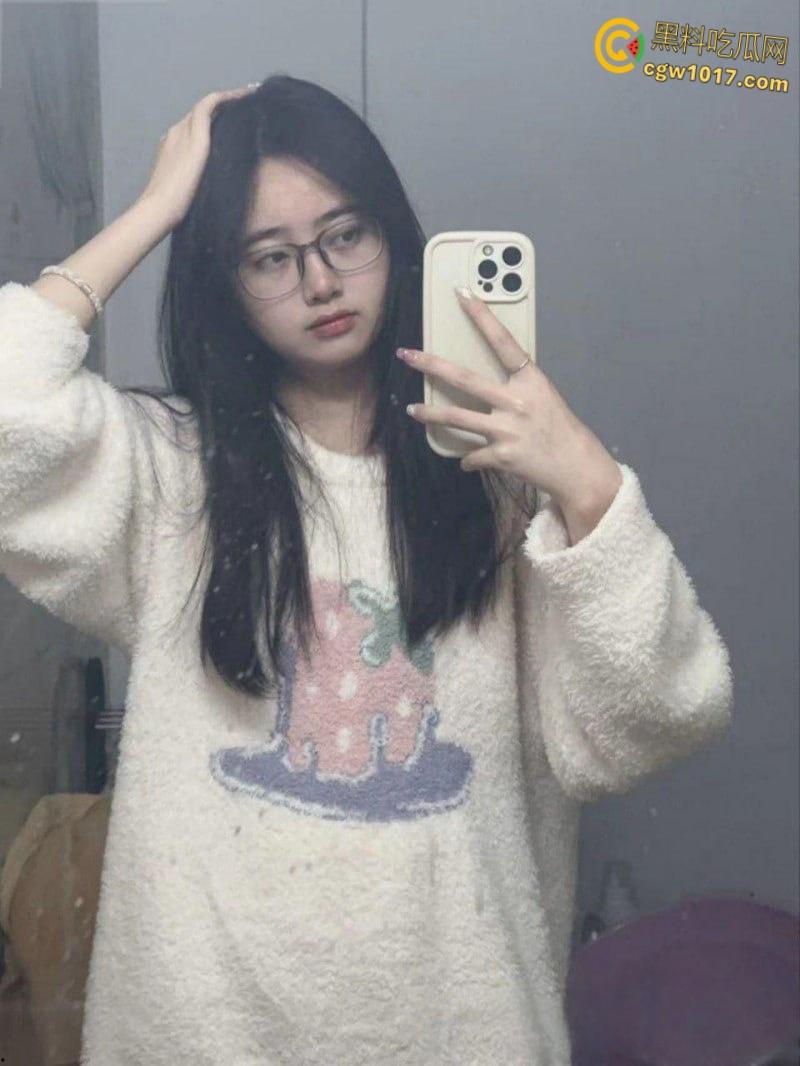 江苏南京学生妹【杜小柠】分手后遭渣男曝光,清纯女神沦为丧志母畜,露出自慰道具双通!-4