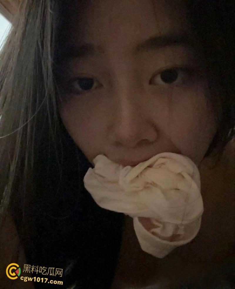 江苏南京学生妹【杜小柠】分手后遭渣男曝光,清纯女神沦为丧志母畜,露出自慰道具双通!-5