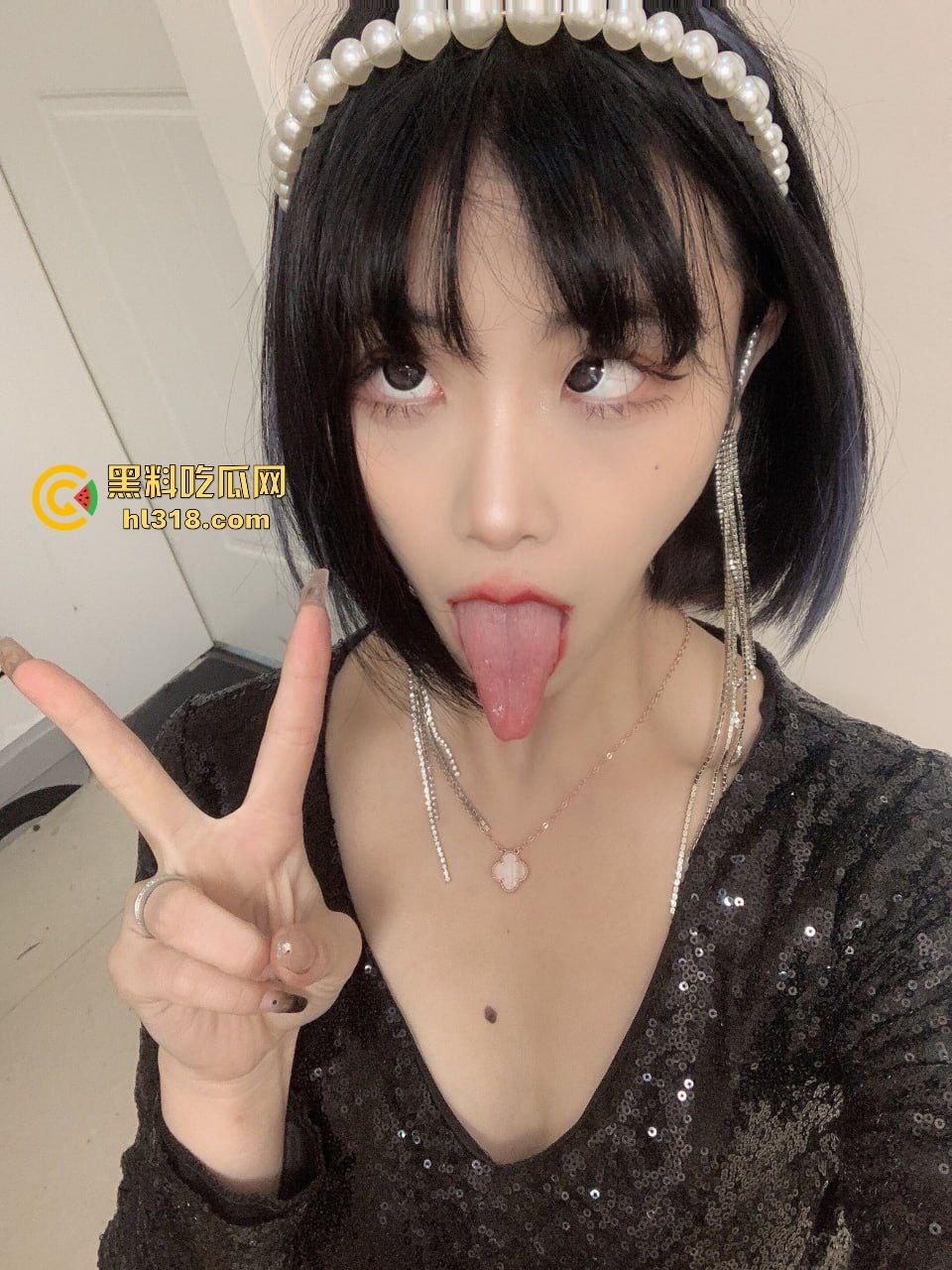 极致的母狗调教，塑料薄膜套头，地板放置炮机抽插，震动棒刺激阴蒂，爽到直发抖！-2