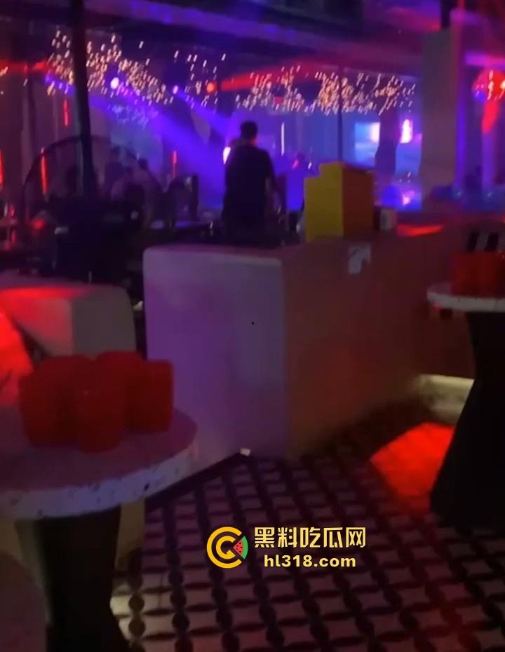 性感御姐酒吧发情,被带去厕所爆操,极品反差小骚货撅着屁股等待怜悯爱抚,被后入狂抠到高潮淫乱无比!-2