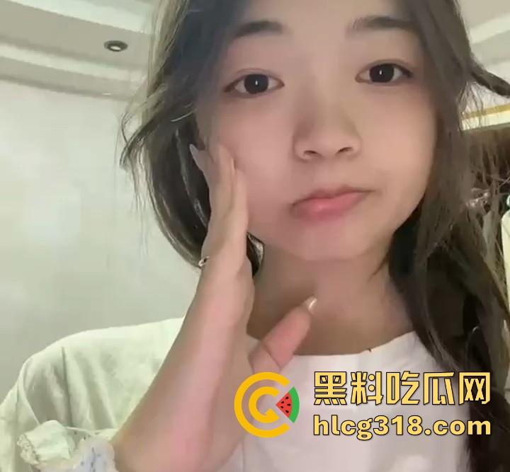 漳州卫生职业学院【陈欣雨】21岁极品身材学生妹 性瘾母狗居家自拍 勾引网友来约炮!-2