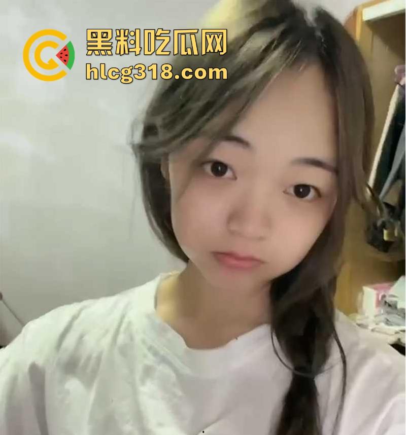 漳州卫生职业学院【陈欣雨】21岁极品身材学生妹 性瘾母狗居家自拍 勾引网友来约炮!-3