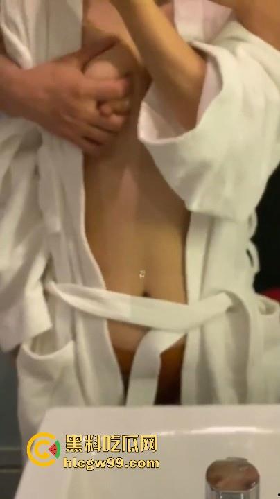 广西学院清纯学妹【钟雨】性爱视频曝光,扭腰翘臀淫荡至极,骚劲毕露像极欠操的母狗!-3