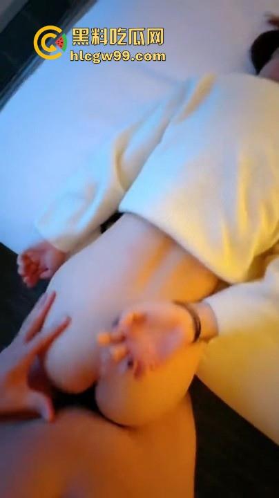 广西学院清纯学妹【钟雨】性爱视频曝光,扭腰翘臀淫荡至极,骚劲毕露像极欠操的母狗!-5