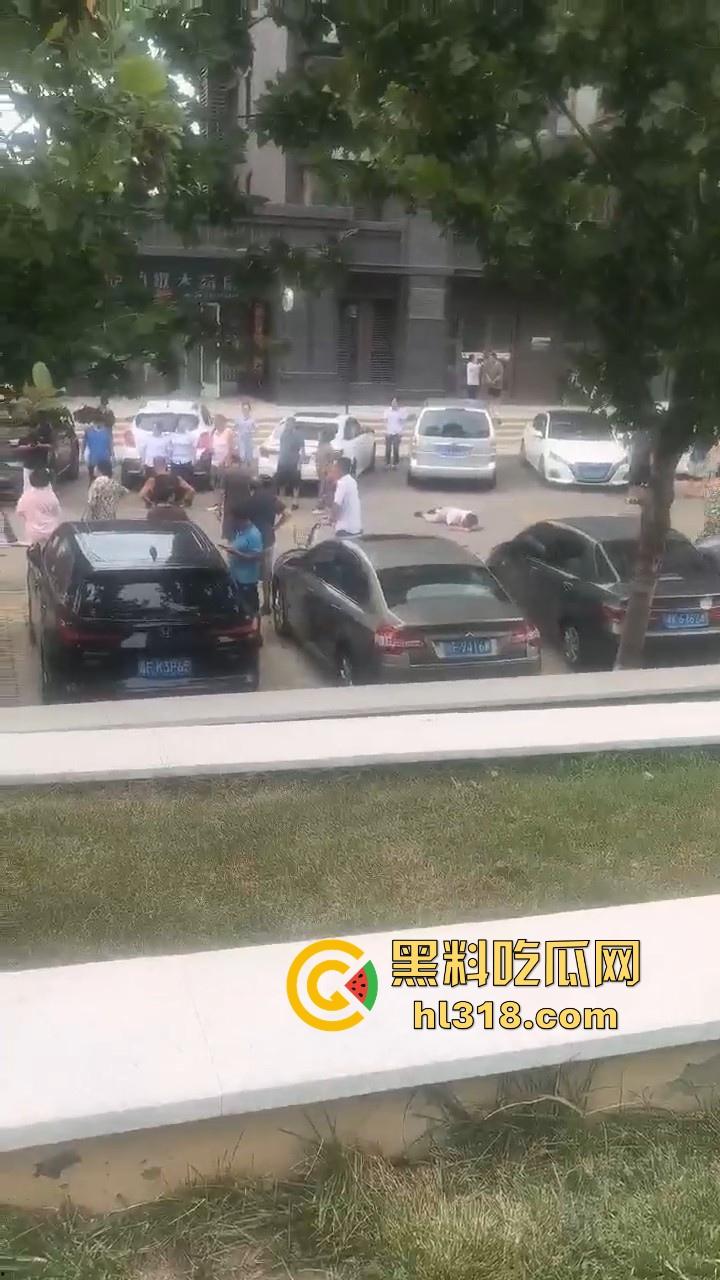 辽宁女司机大屠杀！把油门当刹车，在下班时间直接把一连把差不多5人团灭，现场哀鸿遍野！-6