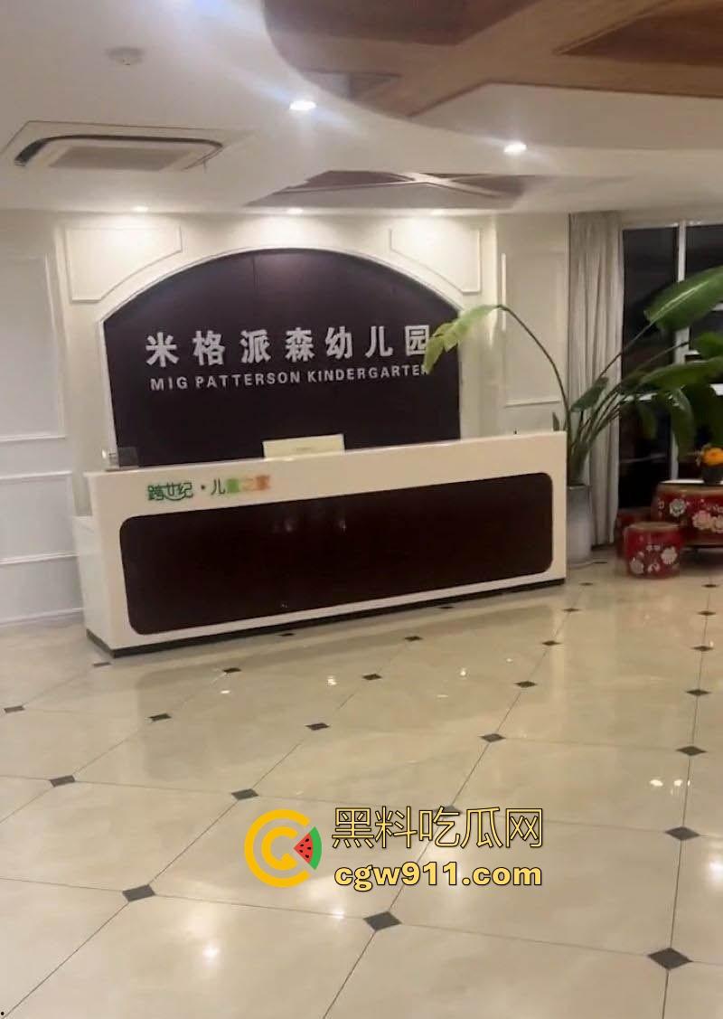 沂南米格派森学校虐童!大量家长上们要说法,掐肚子关黑屋捂脸,孩子浑身淤青哭喊,简直人渣不如!-7