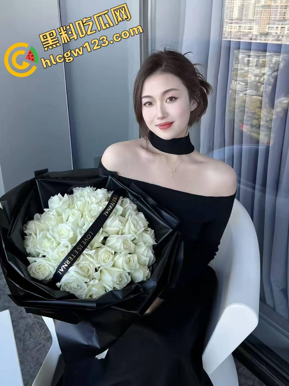 这游泳姿势教练是在床上教的?动作太熟练,一看就是下水前先上床,自由泳怎么越来越像自由用了!-5