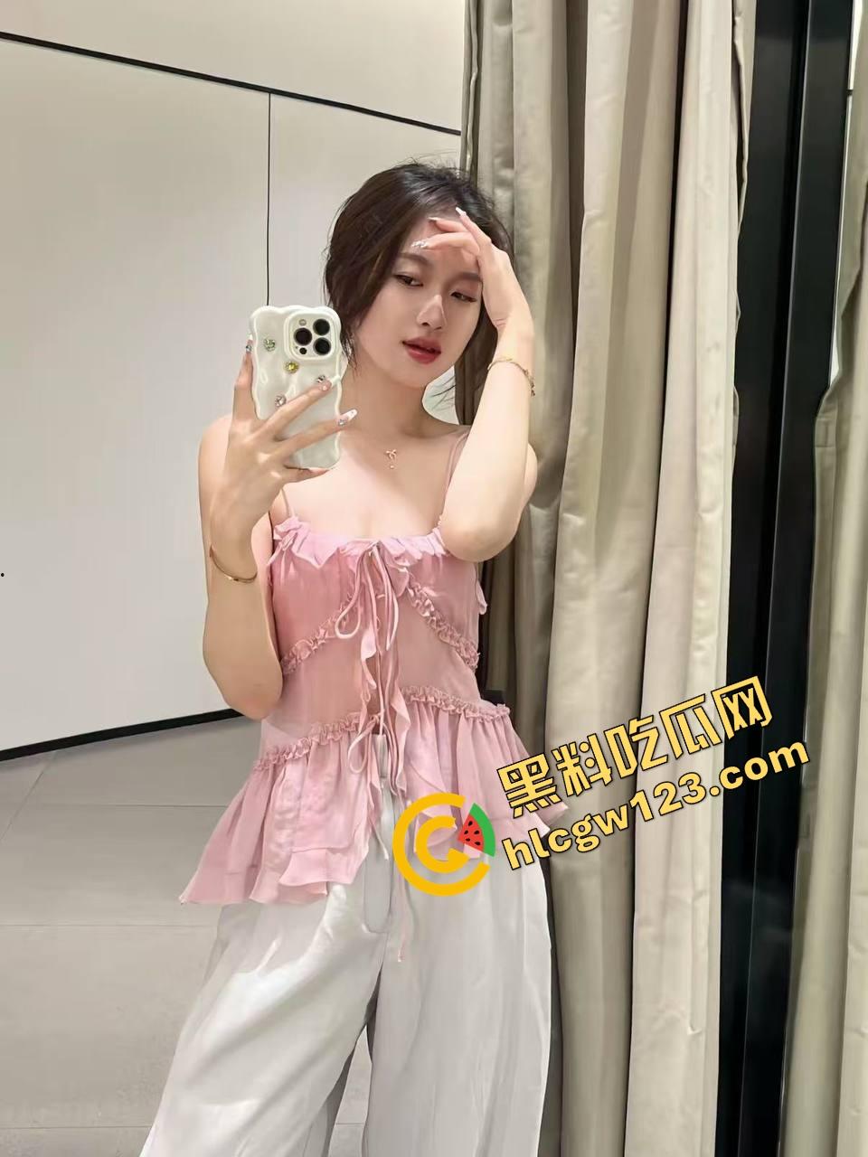 这游泳姿势教练是在床上教的?动作太熟练,一看就是下水前先上床,自由泳怎么越来越像自由用了!-6