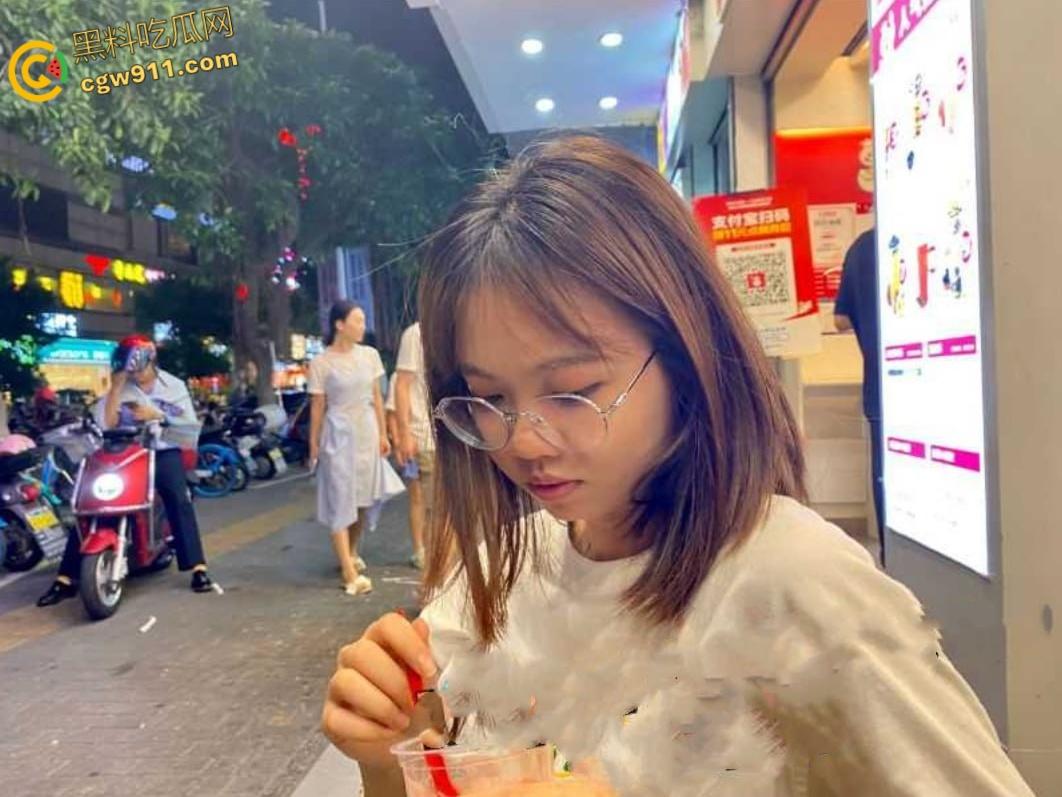 湖南农业大学反差母狗【王弈晴】,外表清纯巨乳嫩妹,私底下超级风骚,叫床声音十分好听,还喜欢口爆吞精!-2