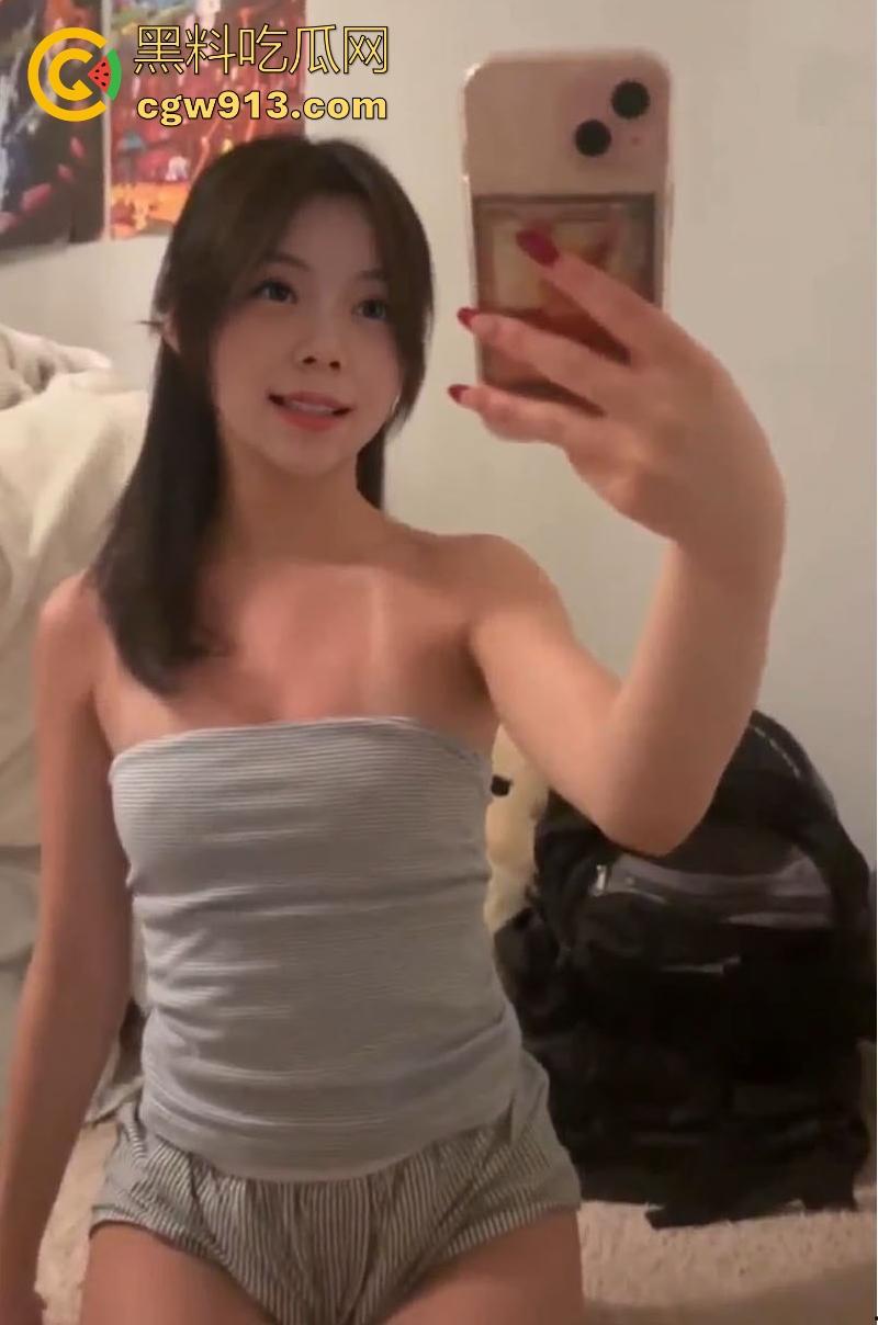 重庆大学极品学妹【黄婷】跟男友自慰裸聊视频流出,性感极品身材道具自慰,粉嫩鲍鱼垂涎欲滴,这逼太骚了!-1