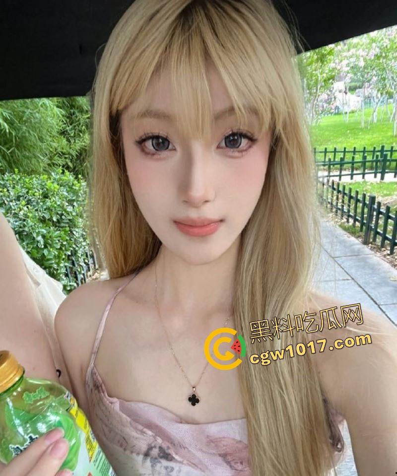 潍坊艺校摩天轮百米啪啪女主【袁雯晴】最新做爱视频曝光,高颜值小母狗,日常吃鸡做爱,各种场所都尝试过,玩法花式挑逗你下体!-1