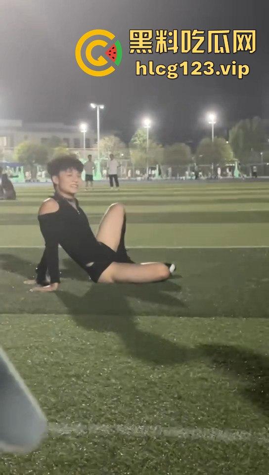 贵州铜仁男大骚0穿高跟引爆操场!大跳骚舞找主人,抖音粉丝蹭蹭涨,学校警告挡不住骚气外露!-7