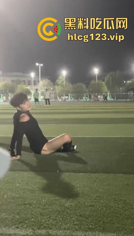 贵州铜仁男大骚0穿高跟引爆操场!大跳骚舞找主人,抖音粉丝蹭蹭涨,学校警告挡不住骚气外露!-9