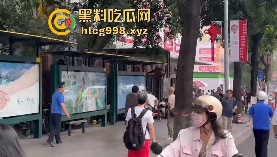 广州小贩怒怼城管,棍子一抄追着满街跑!城管扣车扣货,真就欺软怕硬?-1