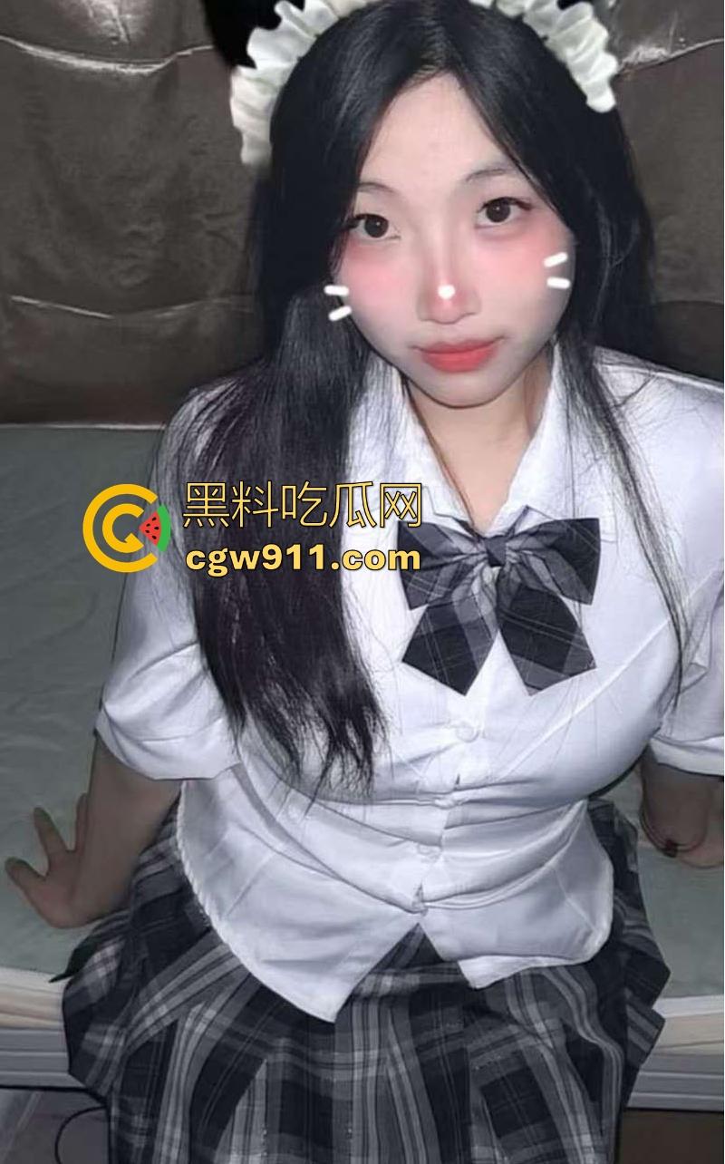 华南师范大学24级【陈慧琳】表面清纯学妹实则母狗婊子!有对象期间交友软件撩骚不同网友,揉奶掰逼淫骚自慰!-2