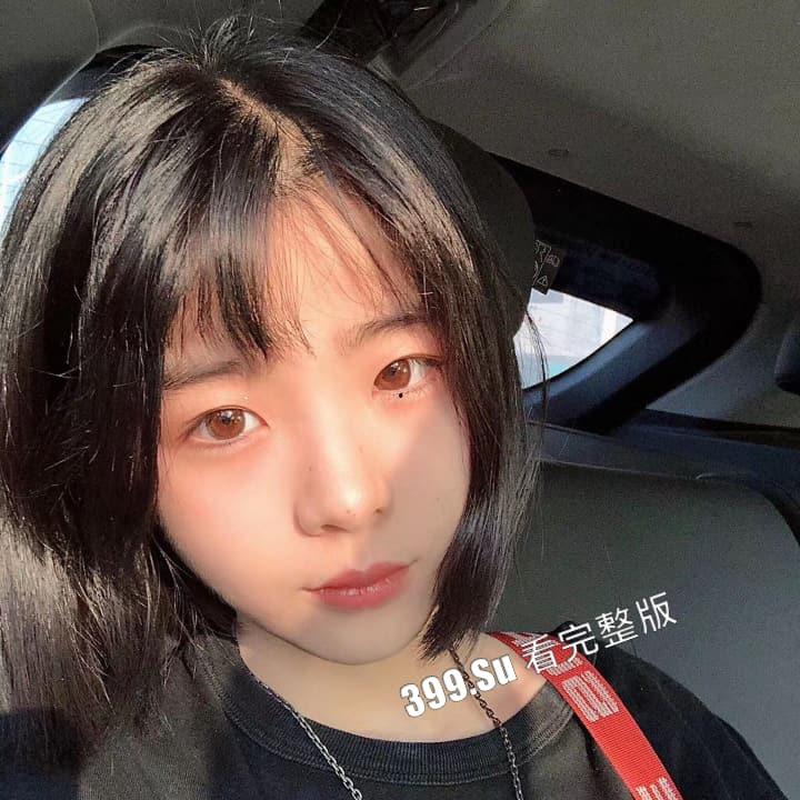 重庆财经职业学院 19岁学生 #范欣 因恋爱期间在抖音聊骚帅哥 被现男友发现并分手 曝光性爱视频-1