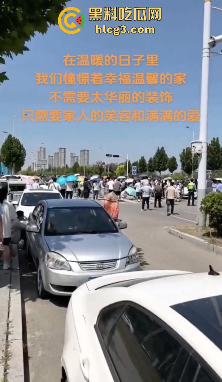徐州潘安湖中昂博观小区曾承诺在去年底交房 因楼盘迟迟未交发生堵路暴乱!-2