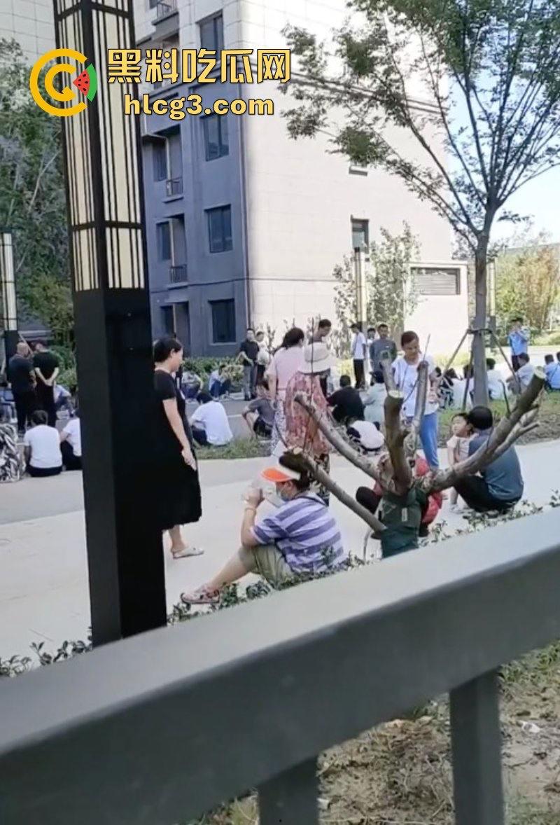 徐州潘安湖中昂博观小区曾承诺在去年底交房 因楼盘迟迟未交发生堵路暴乱!-12