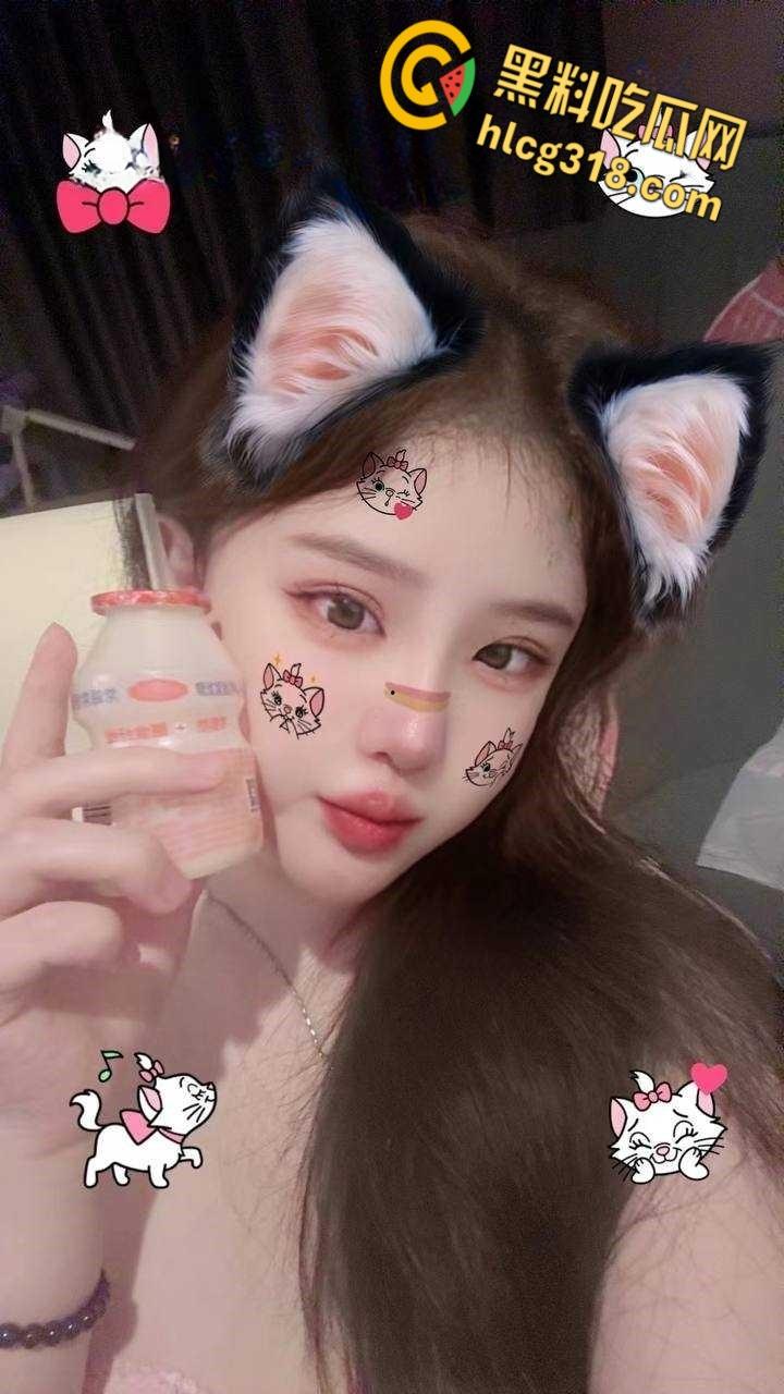 抖音网红小妍真名【费炫裴】,在重庆干直播与老公异地分居,耐不住寂寞偷人被老公发现曝光!-3