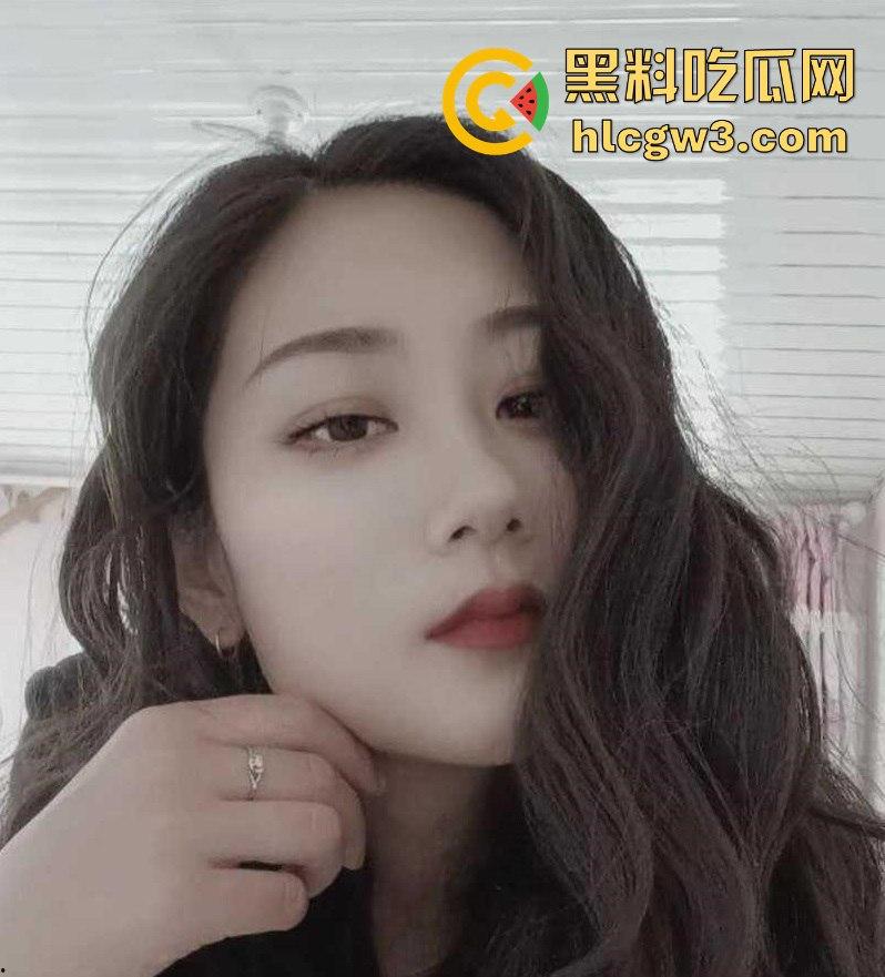 福州骚逼 李梦洁 自慰美照大放送 超大按摩棒狂插粉嫩蜜穴 完美身材性感撩人火辣妖娆-4