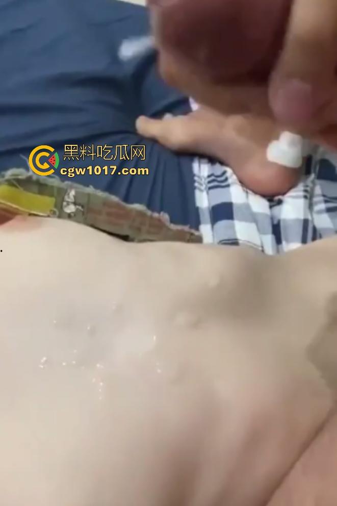 天津美院萝莉【祝艳玲】三洞全开！小网红兼职外围被前男友实锤，边口交边自慰，白屁股被操成苹果臀！-8